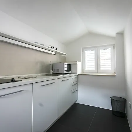 Guest house And Lejletul 4*